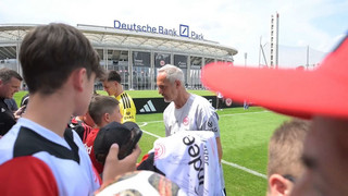 Fanliebling ist zurück: Hütters Rückkehr zur Eintracht mit «Gänsehaut»