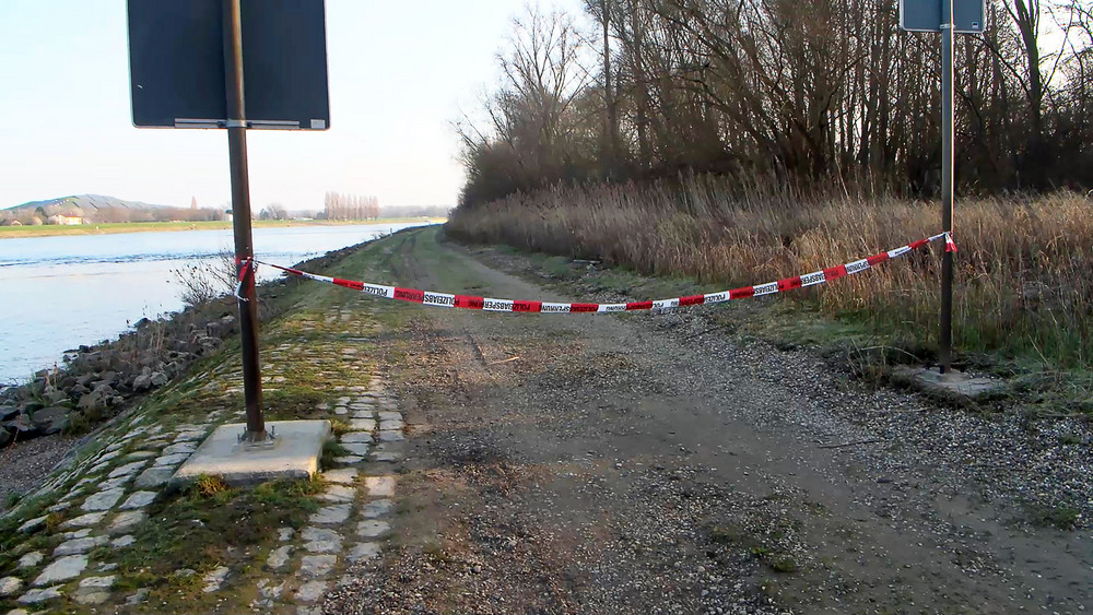 Am Rheindamm bei Hockenheim wurde im März die Leiche einer Frau gefunden, woraufhin die Polizei die Sonderkommission «Rampe» eingerichtet hat (Archivfoto).