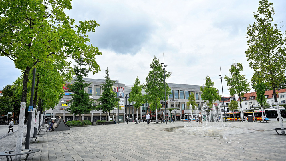 Neue Waffenverbotszone ab Freitag in Hanau: Sie umfasst weite Teile der Innenstadt, darunter den Freiheitsplatz.