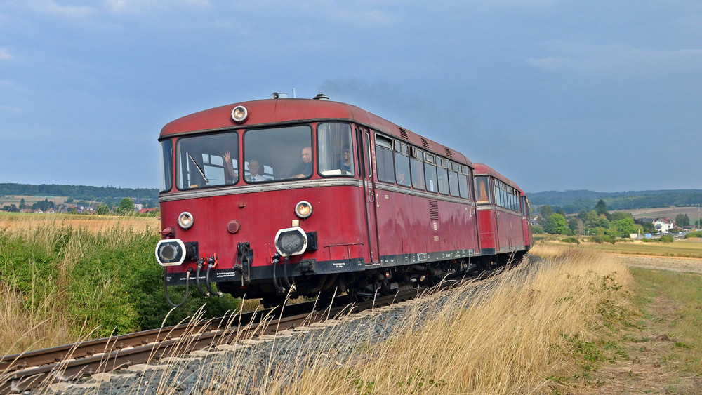 Zockelt am Sekttag wieder über die Gleise: Die Aartalbahn