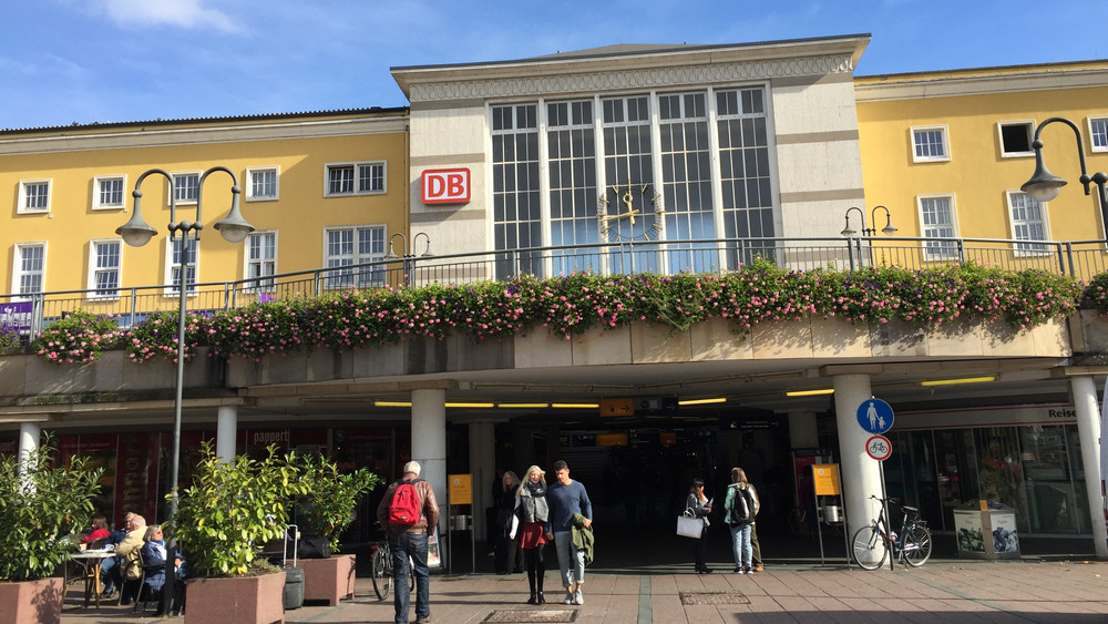 Am Bahnhof in Fulda ist es zu zwei Fällen von Körperverletzung gekommen (Archivbild). 