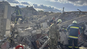 Ukraine meldet mehr als 50 Tote durch russischen Angriff bei Charkiw