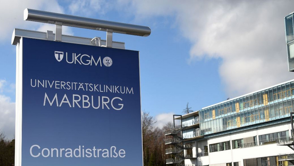Hier geht es zur Uniklinik Marburg: Erkältete Patienten dürfen nur mit Maske hinein.