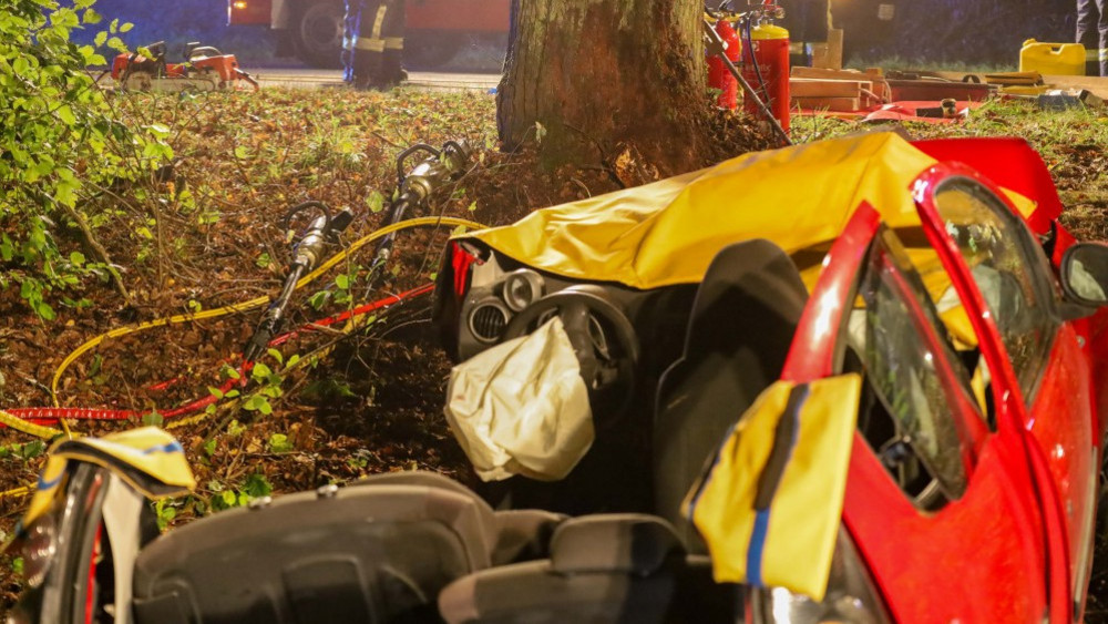 Das Auto des 20-Jährigen wurde bei dem Unfall völlig zerstört. 