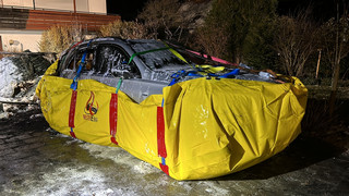 Mehr Löschwasser, mehr Zeitaufwand - E-Auto-Brände fordern Feuerwehr