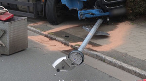 Lkw rast über Rostocker Marktplatz - 180.000 Euro Schaden