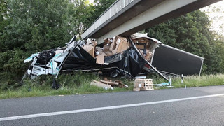 Zwei Tote bei Lkw-Unfall auf der A2 – Strecke gesperrt