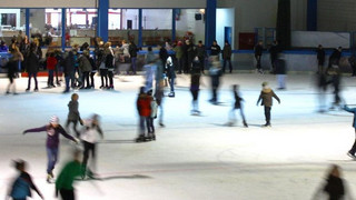 Benefizspiel in Mainz: Rettung für die Eissporthalle