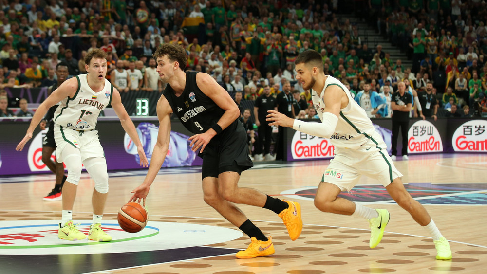 Franz Wagner steuerte 24 Punkte zum dritten Sieg der deutschen Basketballer bei.