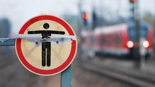 Niederweimarer See: Abkürzung über Gleise kann tödlich enden