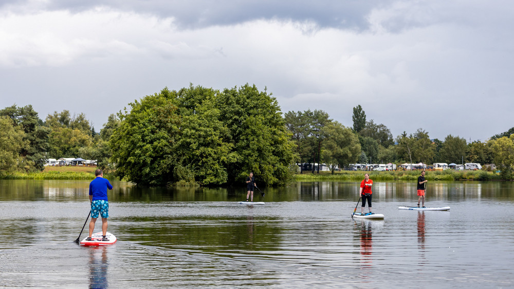 Im Wißmarer See kann wieder gebadet werden. Das Gesundheitsamt hat seine Warnung aufgehoben.