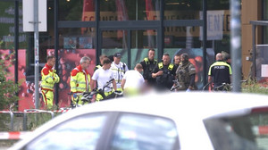 Hier wird der Geiselnehmer abtransportiert – Schreckensnacht in Berliner Supermarkt
