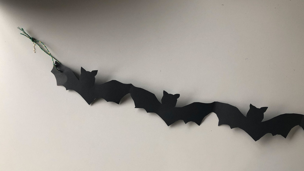 Fertige Fledermaus-Girlande