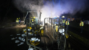 Postfahrzeug auf B62 bei Niederaula ausgebrannt