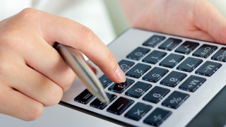 Geld sparen mit Tarifwechsel: So gehts bei Strom und Versicherungen