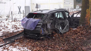 Unfall in Bad Essen: Frau stirbt bei Baumkollision