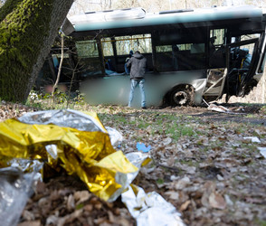 Eine Tote und sieben Verletzte bei Bus-Unfall