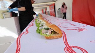 51,87 Meter Rekord: Das längste Fischbrötchen der Welt