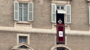Erster Auftritt nach OP: Papst spricht das Angelus-Gebet