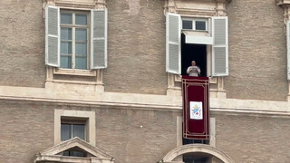 Erster Auftritt nach OP: Papst spricht das Angelus-Gebet