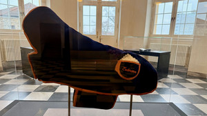 Original oder Fälschung? Kaisers Dackelmantel im Museum