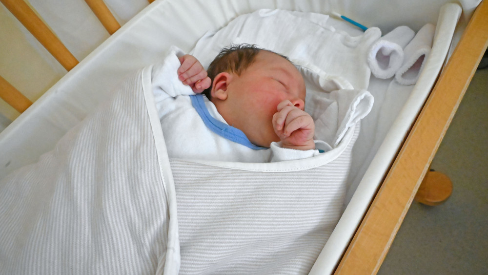 Der kleine Oktawian ist das diesjährige 1.000 Baby am Klinikum Fulda. 
