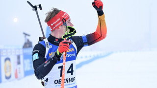 Benedikt Doll und Franziska Preuß jubeln über Biathlon-Podestplätze