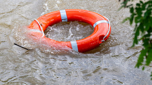 Polizeieinsatz im Mainzer Winterhafen: Betrunkene Schwimmer gerettet