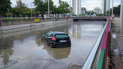 Unwetter in Region Valencia: Straßen voller Schlamm, Autos in Torrent kaputt