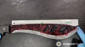 Gruselfahrt ab Frankfurt: Blutverschmierte Machete im ICE