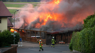 Großbrand in Hosenfeld-Hainzell: Werkstatt-Scheune abgebrannt