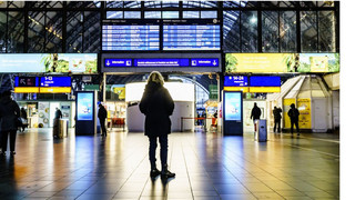 Baustellen und Personalnot: Weniger Busse und Bahnen in den Ferien