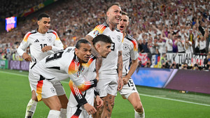 EM: Deutschland stürmt nach Unwetter-Unterbrechung ins Viertelfinale