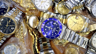 Frankfurter Zoll findet rund 2.000 gefälschte Luxusuhren am Flughafen