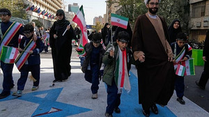 Massenproteste gegen die USA in Teheran zum 46. Jahrestag der Besetzung der US-Botschaft