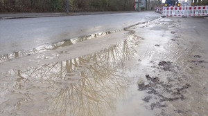 Wasserrohrbruch: Straße in Hamburg auf 500 Metern unterspült