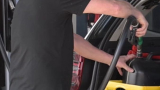 Teurer Sprit treibt Sachsen zum Tanken über die Grenze