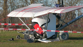 Cloppenburg: Leichtflugzeug stürzt ab - Pilot tödlich verletzt