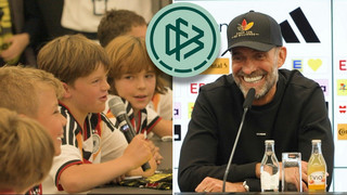 Bundestrainer stellt sich Kinder-Fragen: "Auch Jürgen Klopp isst"