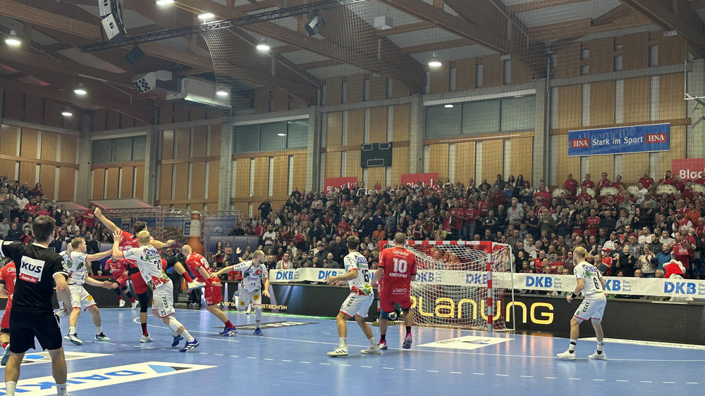 Der Handball-Wahnsinn bei der MT Melsungen geht weiter. Die Nordhessen schlugen auch den amtierenden deutschen Meister Magdeburg deutlich mit 32 zu 23 und festigen die Tabellenführung.