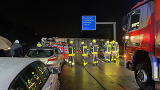 Umgekippter LKW auf A66: Fahrbahn wieder frei