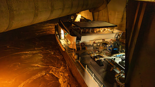 Nach verkeiltem Schiff: Main bei Wiesbaden für Schifffahrt freigegeben