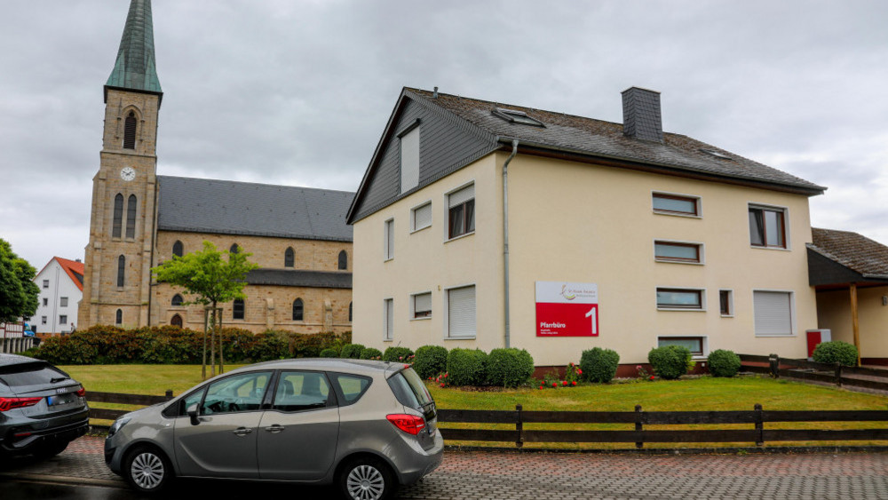 Das Pfarrhaus, in dem der 42-jährige Beschuldigte in Kalbach-Mittelkalbach bis zum vergangenen Jahr lebte. 