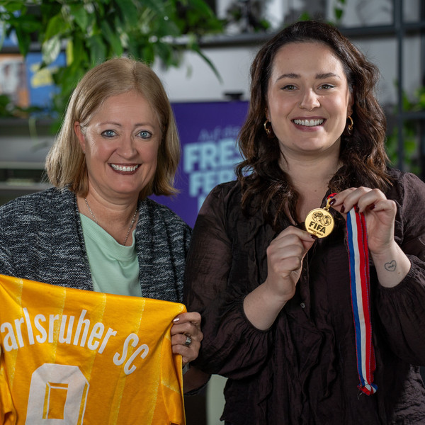 09 Fußball-Weltmeisterin Renate Lingor