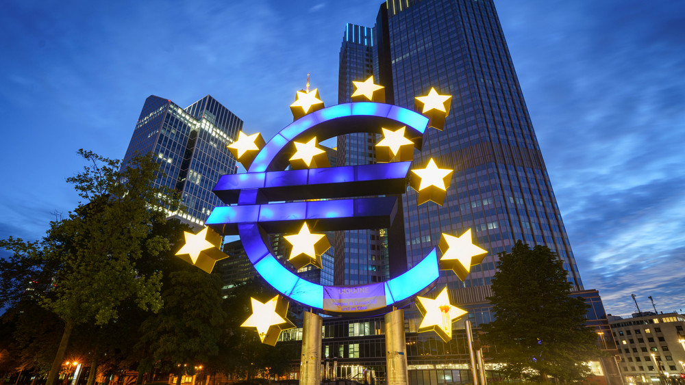 Im Kamof gegen die Inflation hat die Europäische Zentralbank in Frankfurt den Leitzins erneut um 0,50 Prozentpunkte auf 3,5 Prozent angehoben.