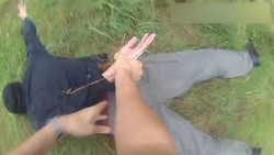 Plattes Gras verrät Strom-Saboteur - Bodycam filmt Festnahme