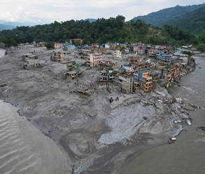 Flut im Himalaya: Auch in China werden Deutsche vermisst
