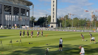 Wegen Länderspielpause: Elf Feldspieler im SGE-Training