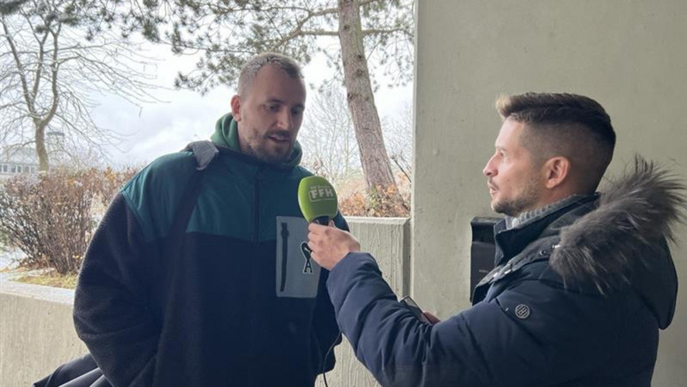 MT Rückraumschütze Julius Kühn (links) im Gespräch mit FFH-Reporter Marius Franke (rechts).
