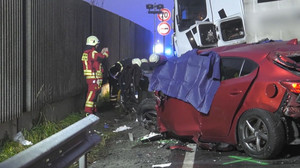 Schwerer Unfall auf der B12: Todesopfer und lange Sperrung
